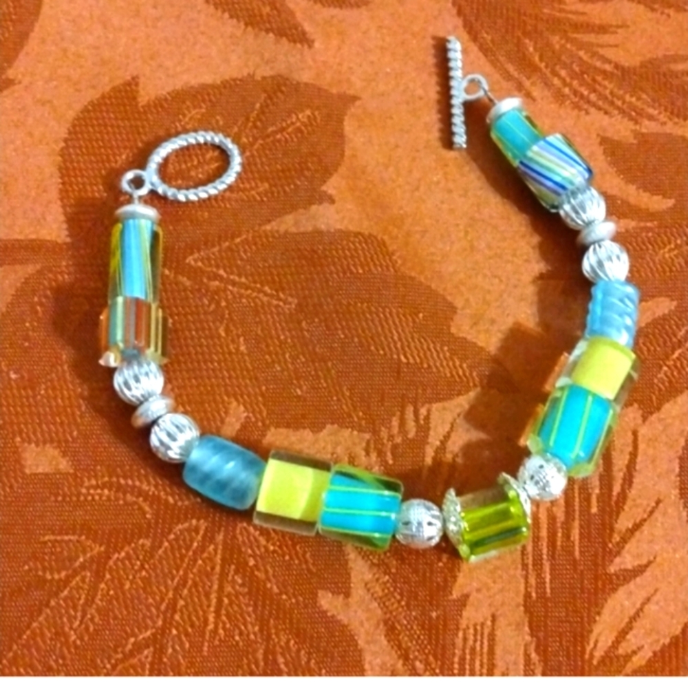 HAND CRAFTED FURNACE GLASS BEAD BRACELET